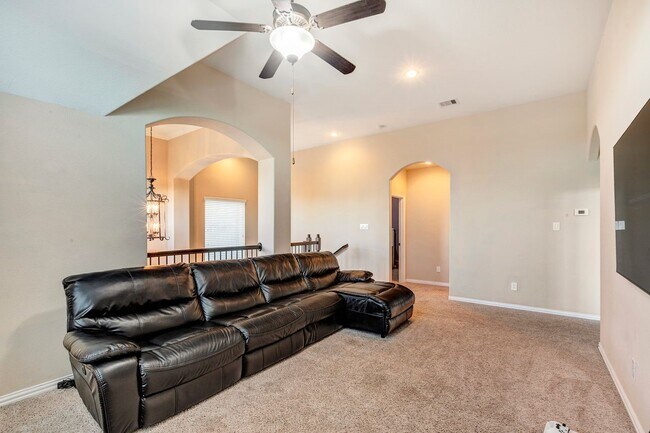 Building Photo - 18418 Hounds Lake Dr