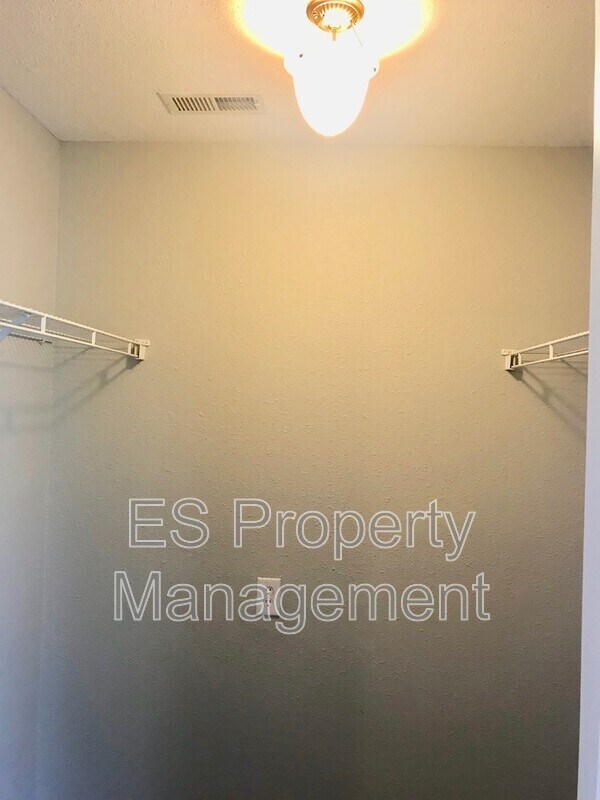 Building Photo - 4481 Redcliff N Ln