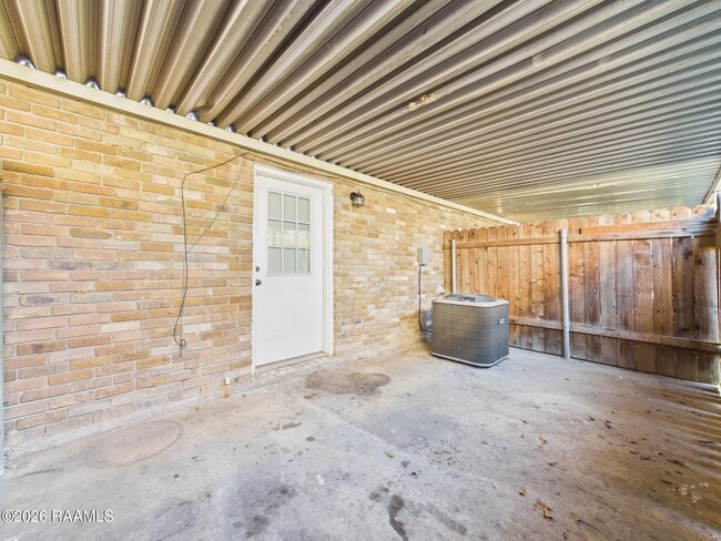 Building Photo - 112 Country Ln