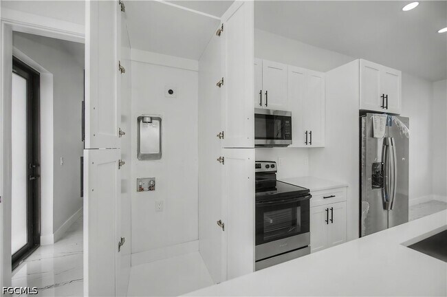 Building Photo - 3121 69th St W
