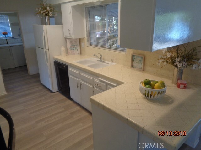 Building Photo - 28813 Snead Dr