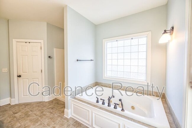 Building Photo - 205 N Sea Lily Ct