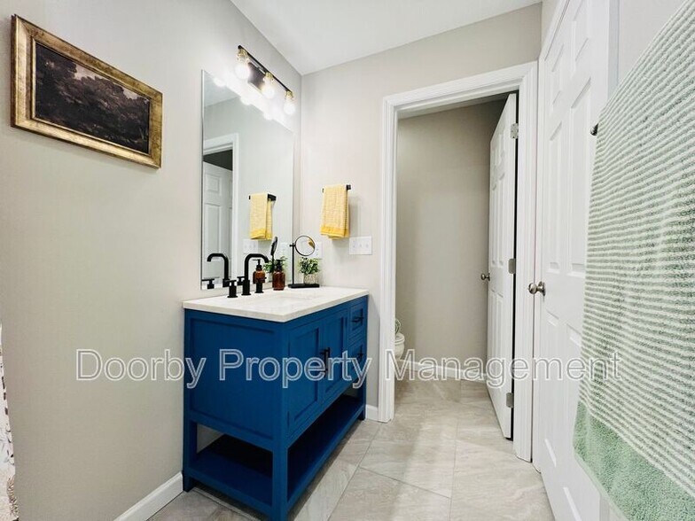 Building Photo - 2106 Duncan Ave