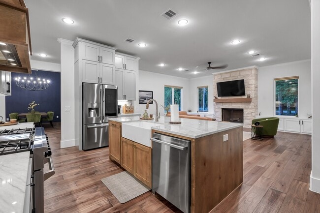 Building Photo - 15937 Stagecoach Rd