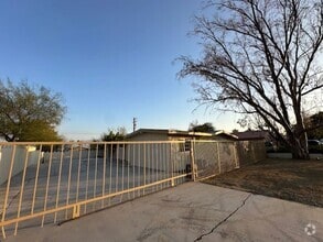 Building Photo - 4 bedroom in Desert Hot Springs