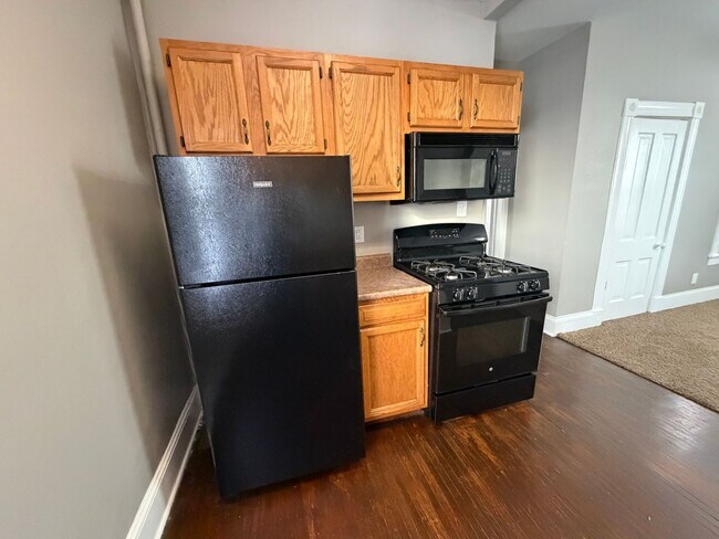 Building Photo - 203 W Dewald St