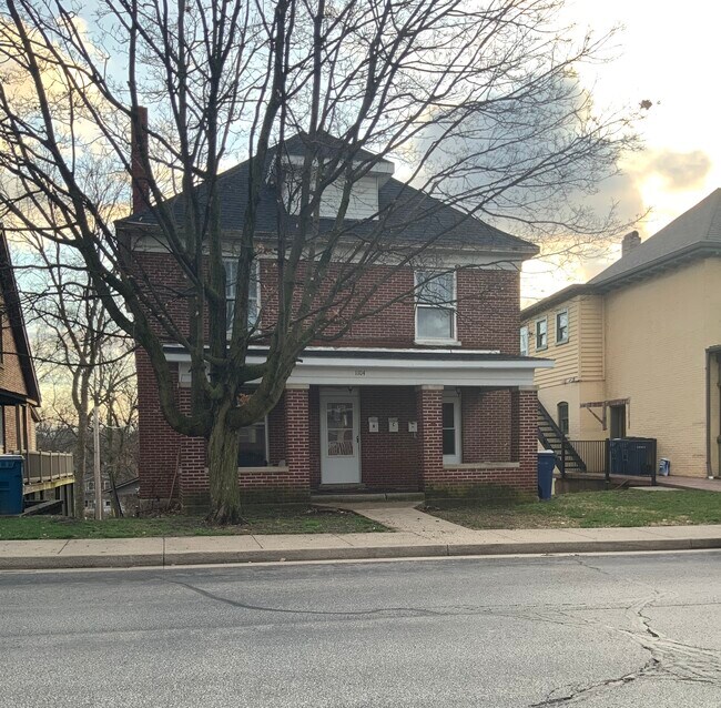 Building Photo - 1104 E McCarty St