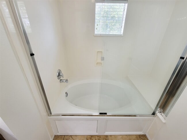Building Photo - 5311 Timber Ct Hollow