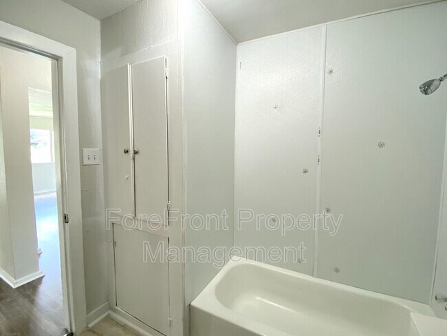 Building Photo - 1445 Delgado St