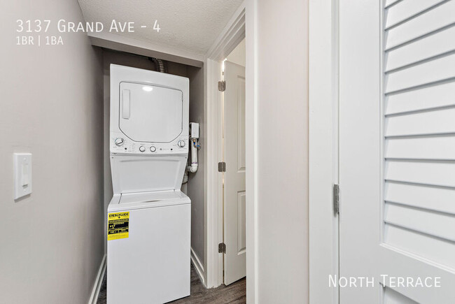 Building Photo - ?? Freshly Upgraded 1BR in Midtown – Moder...