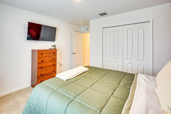 Building Photo - 134 Redbud Rd