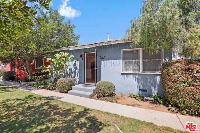 Building Photo - 1944 Cloverfield Blvd