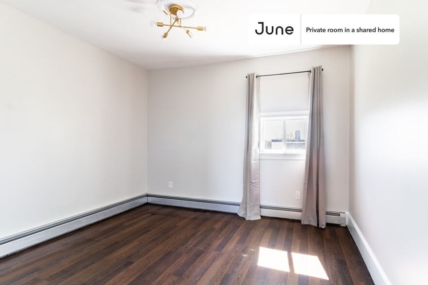 Building Photo - Room in Shared 4 bed/1.5 bath home