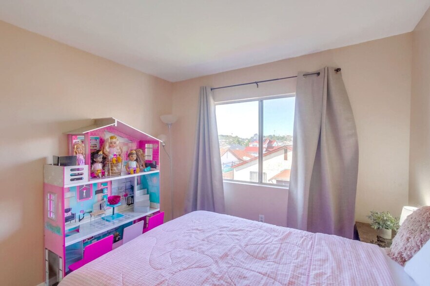 Building Photo - 6434 Bullock Dr