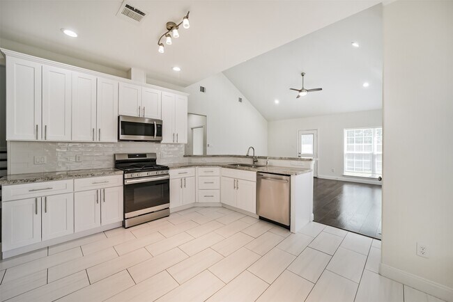 Building Photo - 10618 Bassoon Dr