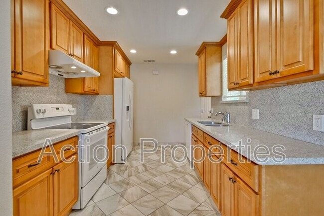 Building Photo - 2333 Augusta Pl