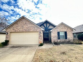 Building Photo - Community pool.. Close to Barksdale Air Force Base..