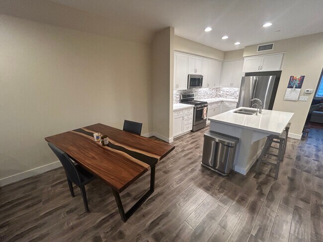 Building Photo - 3211 Fennel Ln