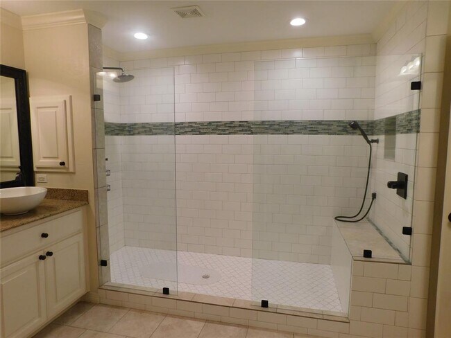 Building Photo - 4333 Lake Run Dr