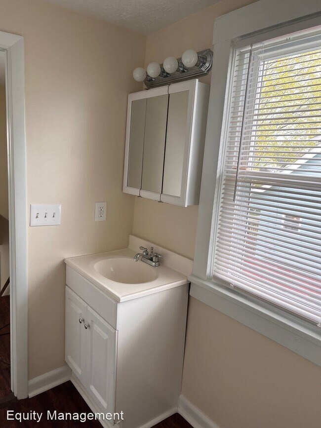 Building Photo - 2 br, 1 bath House - 1112 Washington