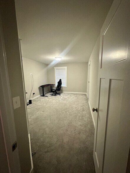 Building Photo - 5524 Bent Grass Way