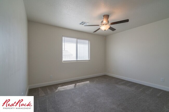 Building Photo - Modern Townhome in Desirable Hurricane Hei...