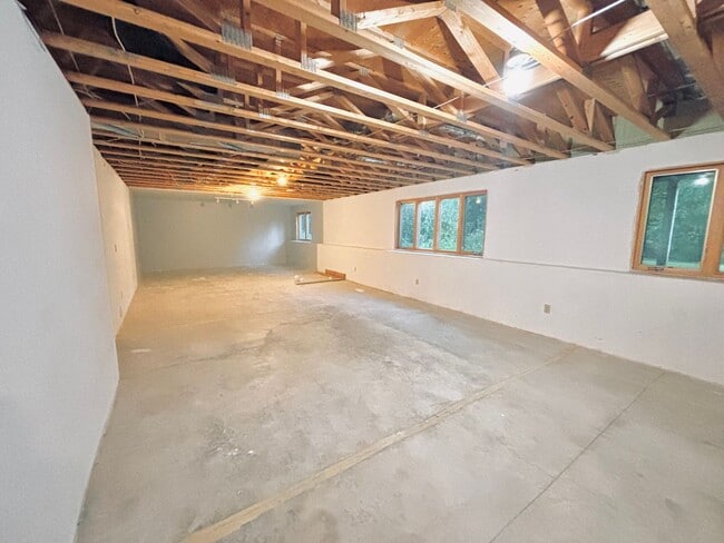 Building Photo - Huge 5 bed home located in Maple Grove!