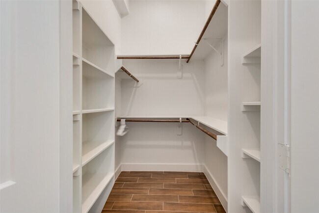 Building Photo - 204 Drennan St