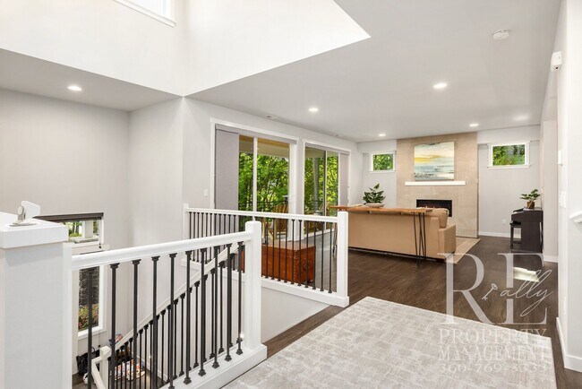 Building Photo - 1762 NE Crystallia Ct