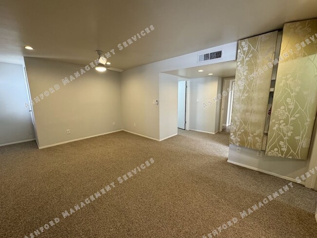 Building Photo - BEAUTIFUL 3 BEDROOM 2.5 BATHROOM HOME IN S...