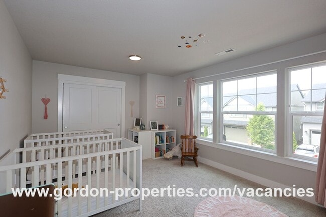 Building Photo - SE Golden Eagle Ln - 4 bedroom home in Hap...