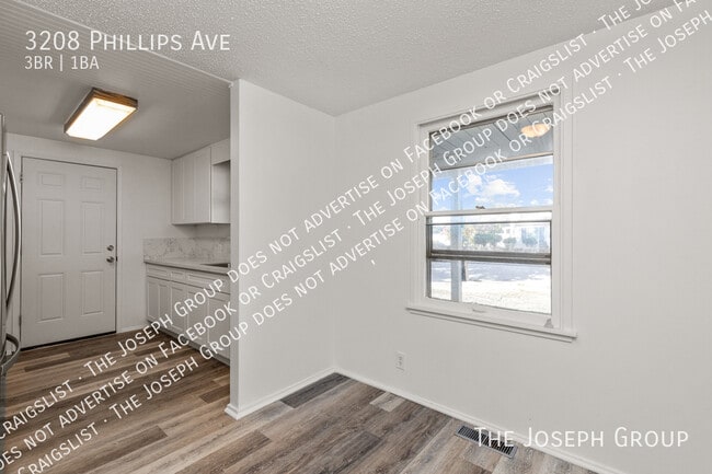 Building Photo - 3208 Phillips Ave