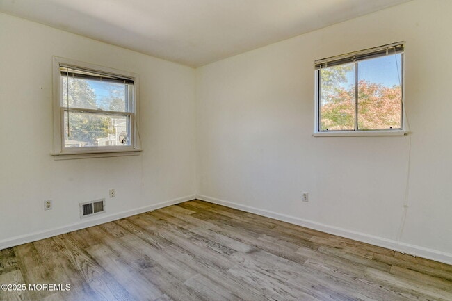 Building Photo - 204 Mill Creek Dr