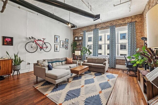 Building Photo - 215 Mitchell St SW