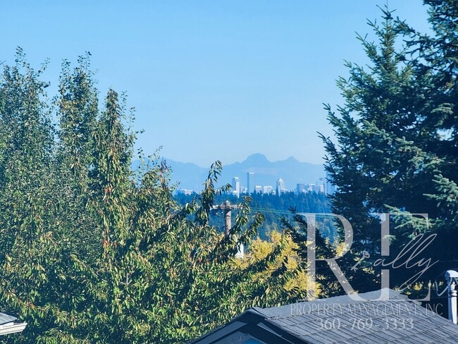 Building Photo - Fantastic Manette; Seattle Peek-a-boo