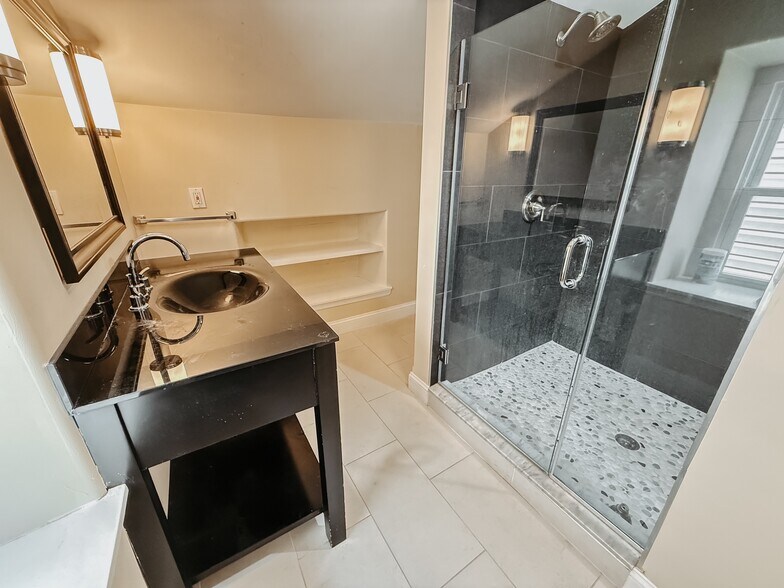 Building Photo - 4254 Terrace St