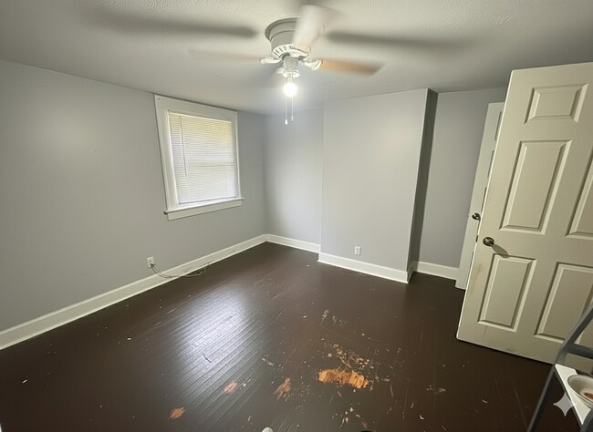 Building Photo - For Rent 3 Bedroom Townhouse on a Quiet Street