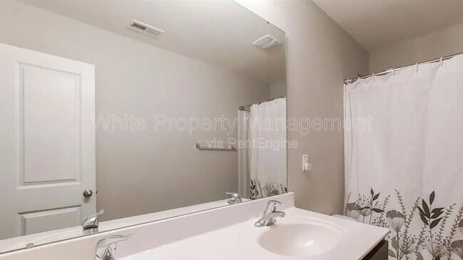 Building Photo - 1525 Lilly Springs Pl