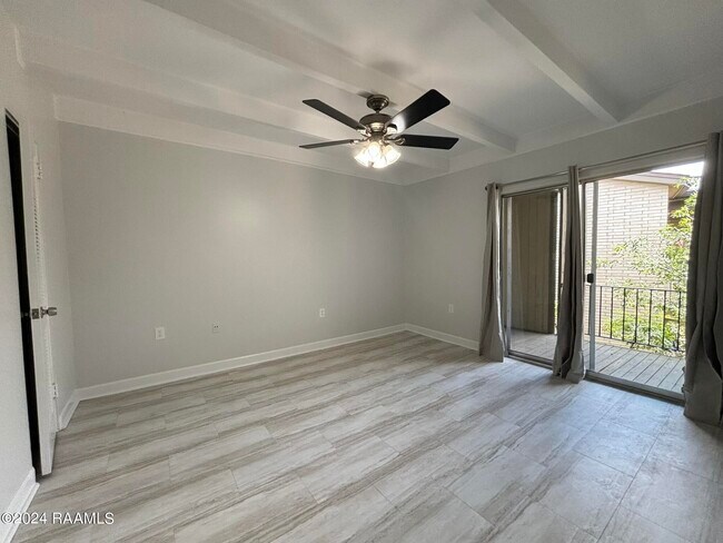 Building Photo - 1008 S College Rd