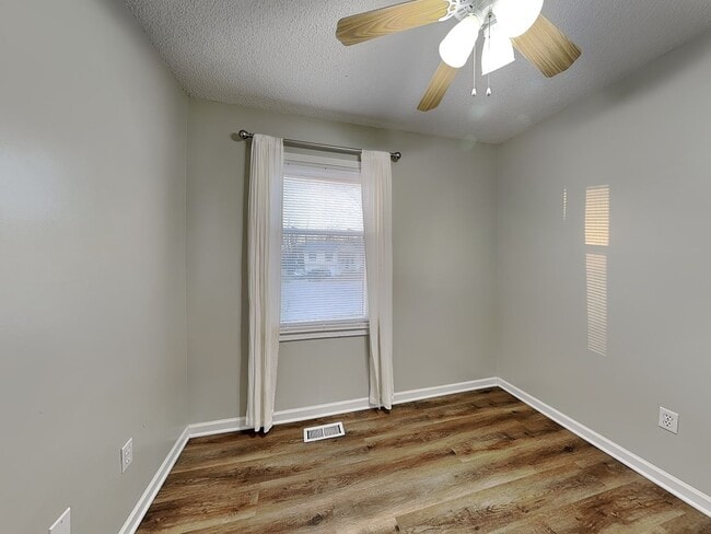 Building Photo - Charming 3BR Home for Rent in Pleasant Valley – Garage, Fenced Yard & Finished Basement