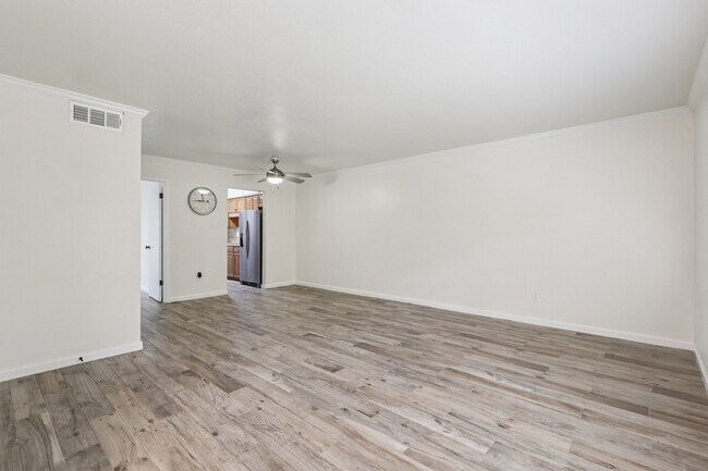 Building Photo - 515 Tallowood Rd