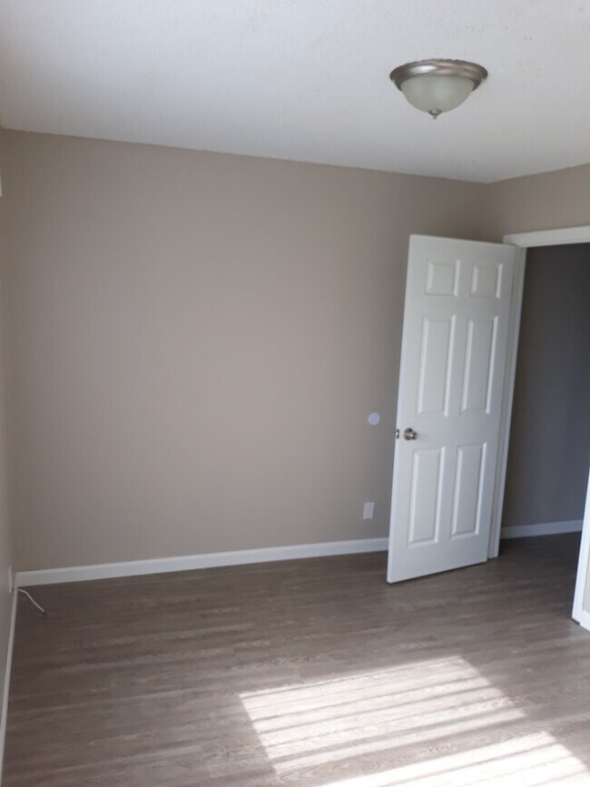 Building Photo - 3 Bed/ 1 Bath San**$2495**