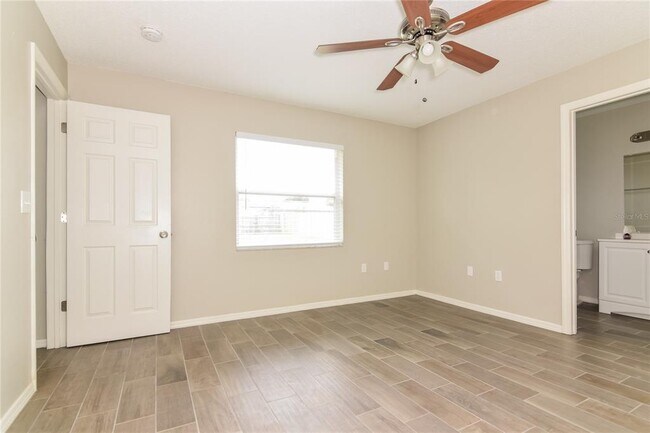Building Photo - 8024 Ridgeglen Cir W