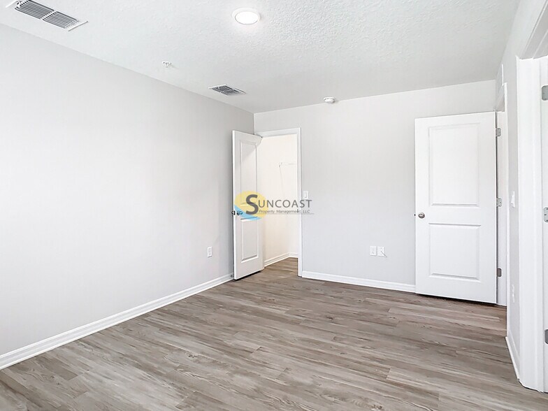 Building Photo - 3821 SW 43rd Ct