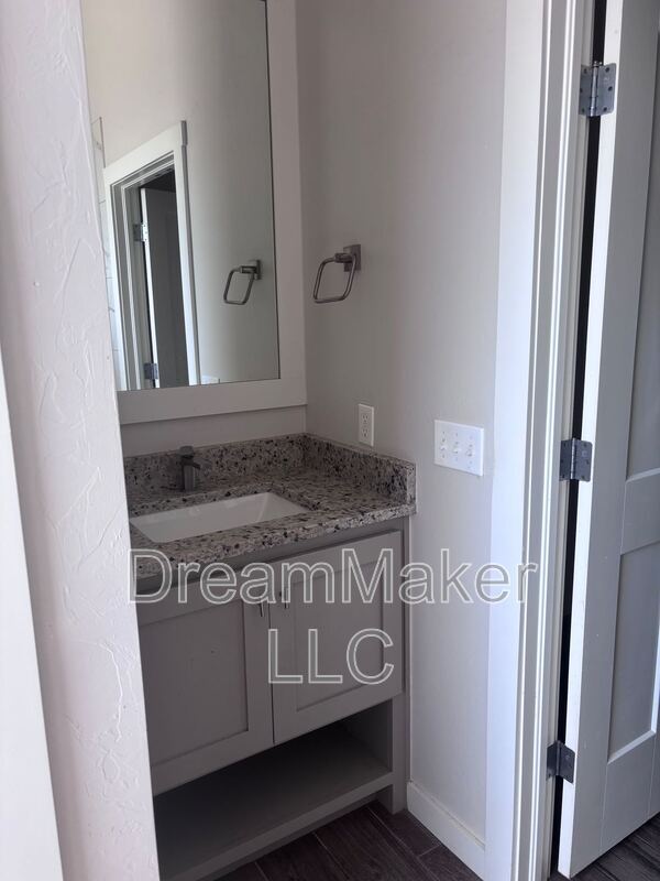 Building Photo - 5256 Red Maple Ave