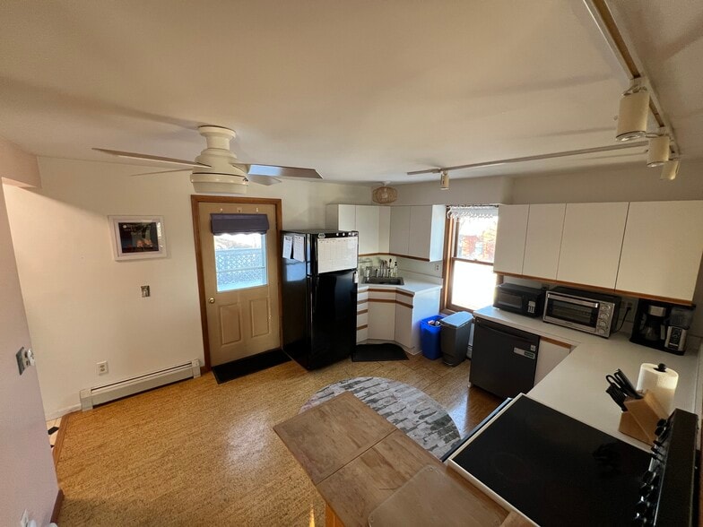 Kitchen - 39 Burling St