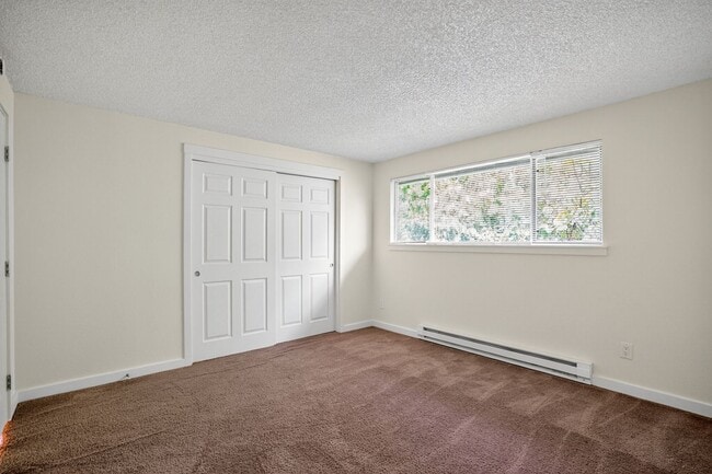 Building Photo - 2865 N Clark Ct