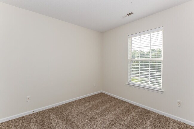 Building Photo - 15718 De Havilland Dr