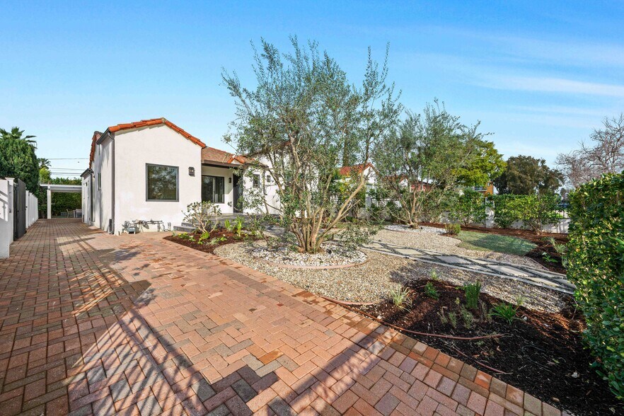 Building Photo - 1621 Hi Point St