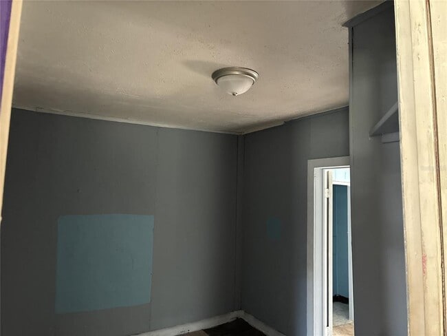 Building Photo - 10529 3rd Ave